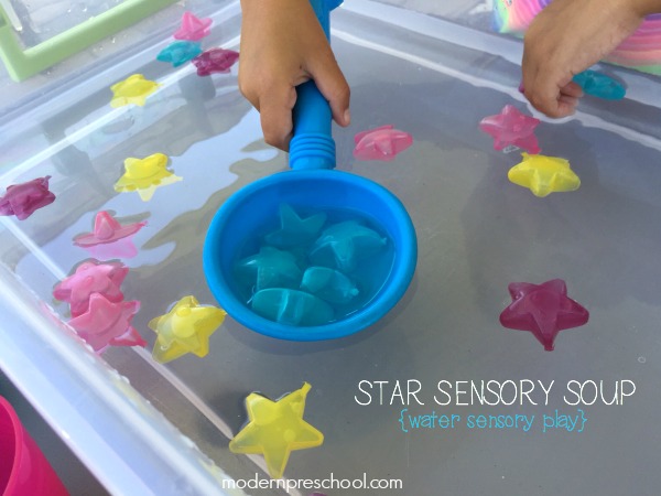 Easy, low prep star themed water play for toddlers & preschoolers from Modern Preschool!