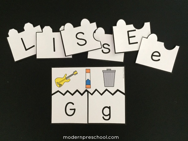 Practice alphabet recognition and beginning sounds with this FREE printable initial sounds alphabet puzzles for preschool and kindergarten!