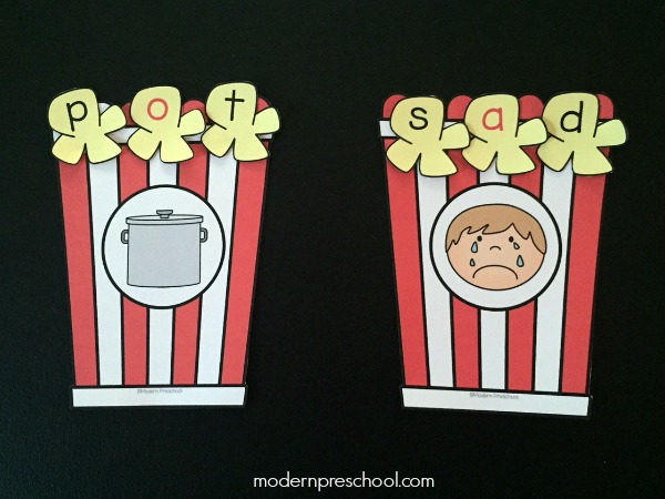 Short Vowel CVC Popcorn Word Game {free printable!} for preschoolers & kindergarteners | Modern Preschool