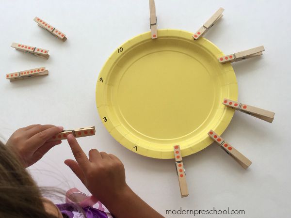 Fine motor number matching busy bag activity for preschoolers from Modern Preschool
