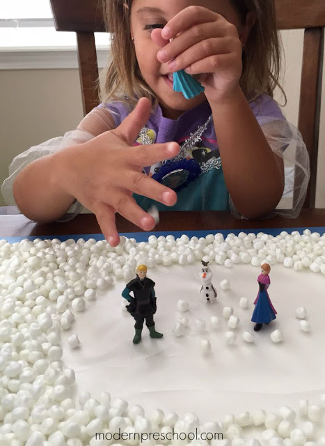 Frozen fun pretend play with Queen Elsa's snow world for preschoolers! {Modern Preschool}