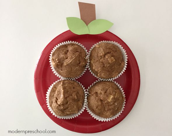 Baking easy apple sauce muffins with kids! Perfect for a preschool or kindergarten classroom from Modern Preschool!