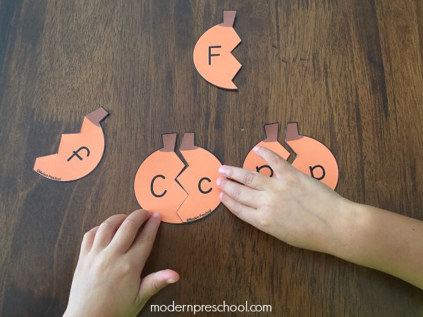 FREE printable pumpkin alphabet letter puzzles for preschool & kindergarten! 