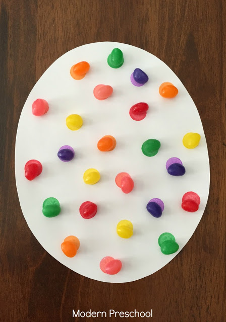 Jelly bean color matching Easter egg mats for toddlers and preschoolers! Practice counting and colors with this super simple math activity!