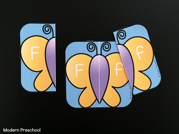 FREE printable butterfly alphabet puzzles for preschoolers and kindergarteners. Practice uppercase and lowercase letter recognition with this busy bag learning activity!