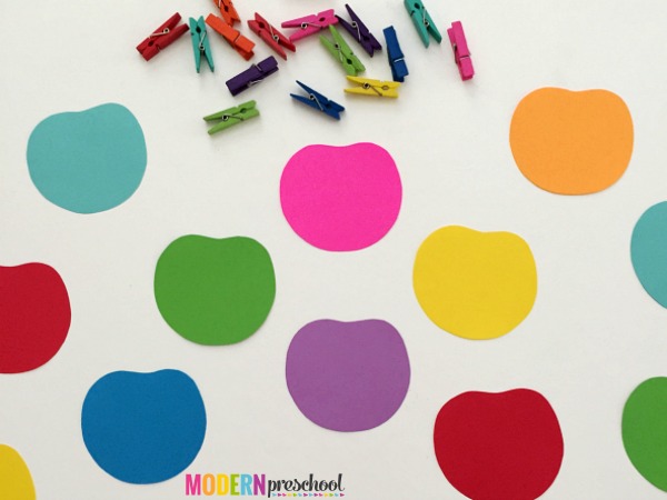 Candy apple color matching activity with a fine motor focus for toddlers and preschoolers that is perfect for fall!
