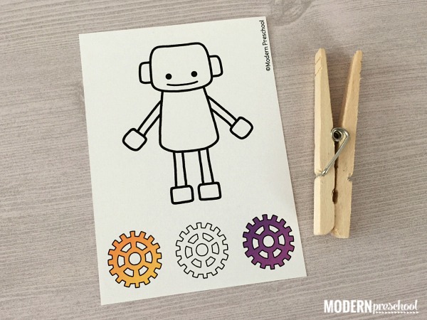 FREE robot color  matching clip cards are perfect for toddlers and preschoolers to practice color recognition, visual discrimination, and fine motor skills!