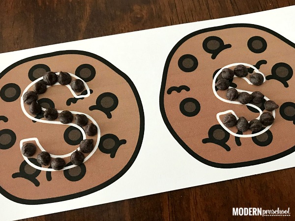FREE printable cookie alphabet pre-writing cards to practice uppercase & lowercase letter formation and fine motor skills in preschool, pre-k, kindergarten.