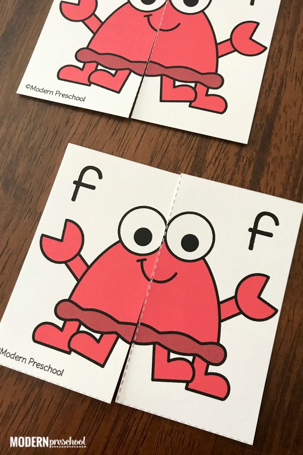 FREE printable lowercase letter crab match to work on alphabet recognition in preschool, pre-k as a reusable busy bag or literacy center!